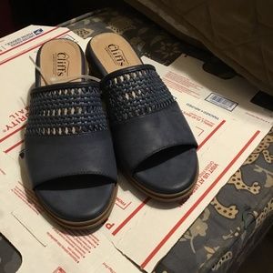 New cliffs size 7 1/2 shoe by white mountain